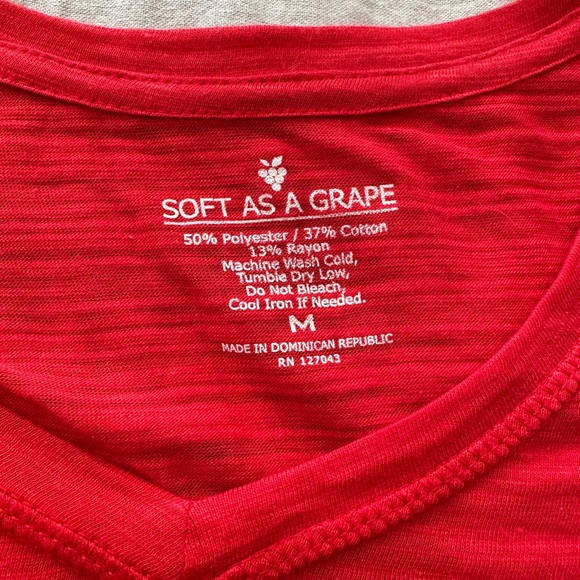 women’s red sox tshirt - Picture 3 of 3